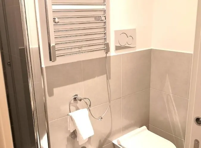 Frattina Ff Italian Affittacamere 4*